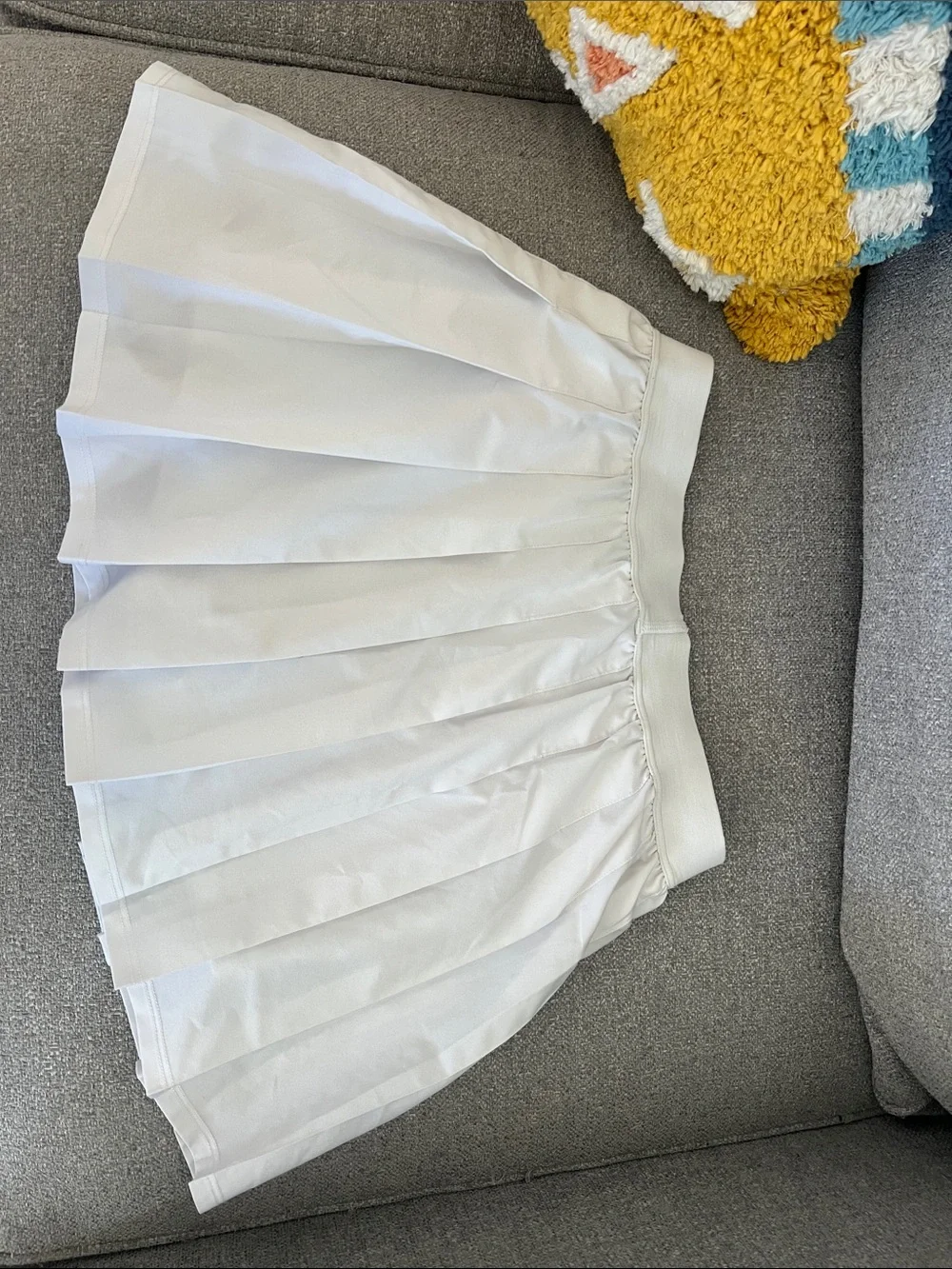 ALO Yoga White Pleated XS Skirt w/ shorts